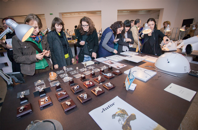 autor10 main - Cum a fost la targul de bijuterie contemporana Autor 10