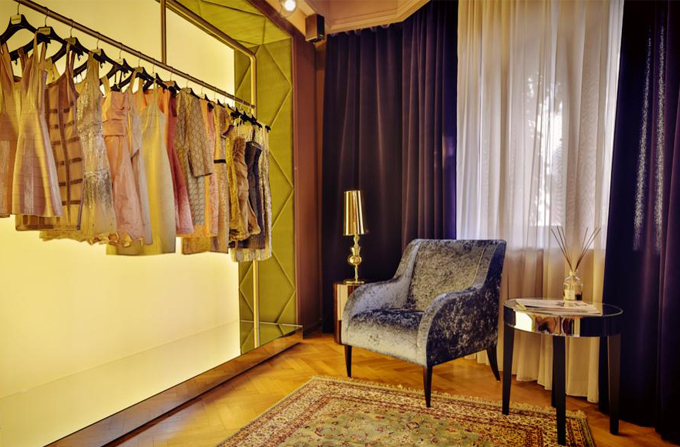 - DRESSBOX. High fashion for rent