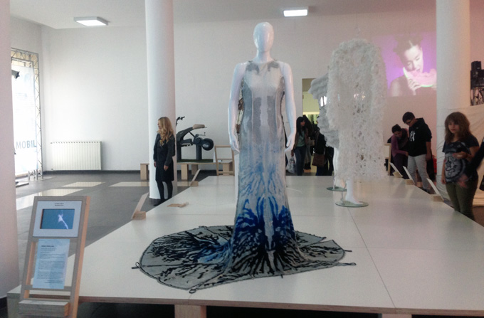 - FuturoTextiles - Stiinta e la moda