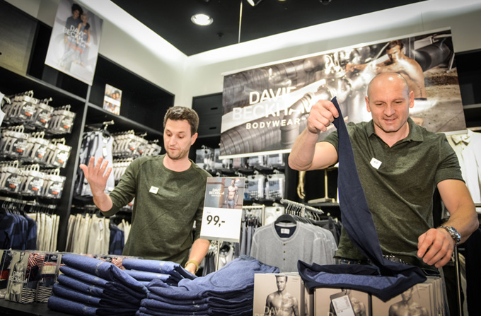 hm consilieri main - Andi Moisescu, Bogdan Stelea, Virgil Stanescu si Vlad Craioveanu, consilieri de stil la H&M