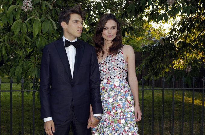 keira knightley serpentine2014 - Keira Knightley, intr-o rochie Chanel Resort 2015