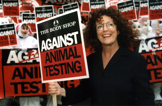 Uniunea Europeana interzice testarea cosmeticelor pe animale
