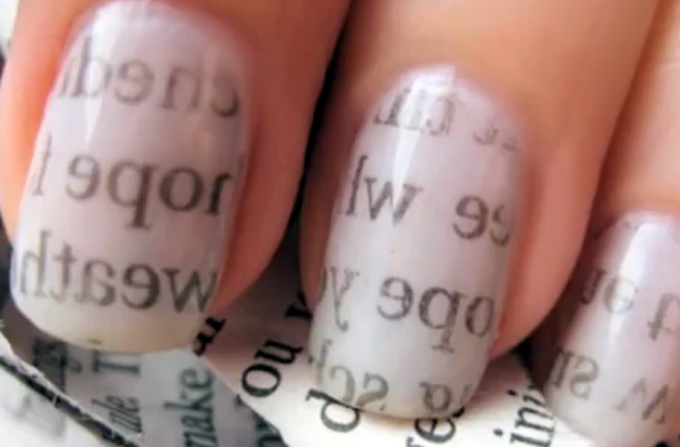 unghii - Manichiura cu personalitate: litere pe unghii