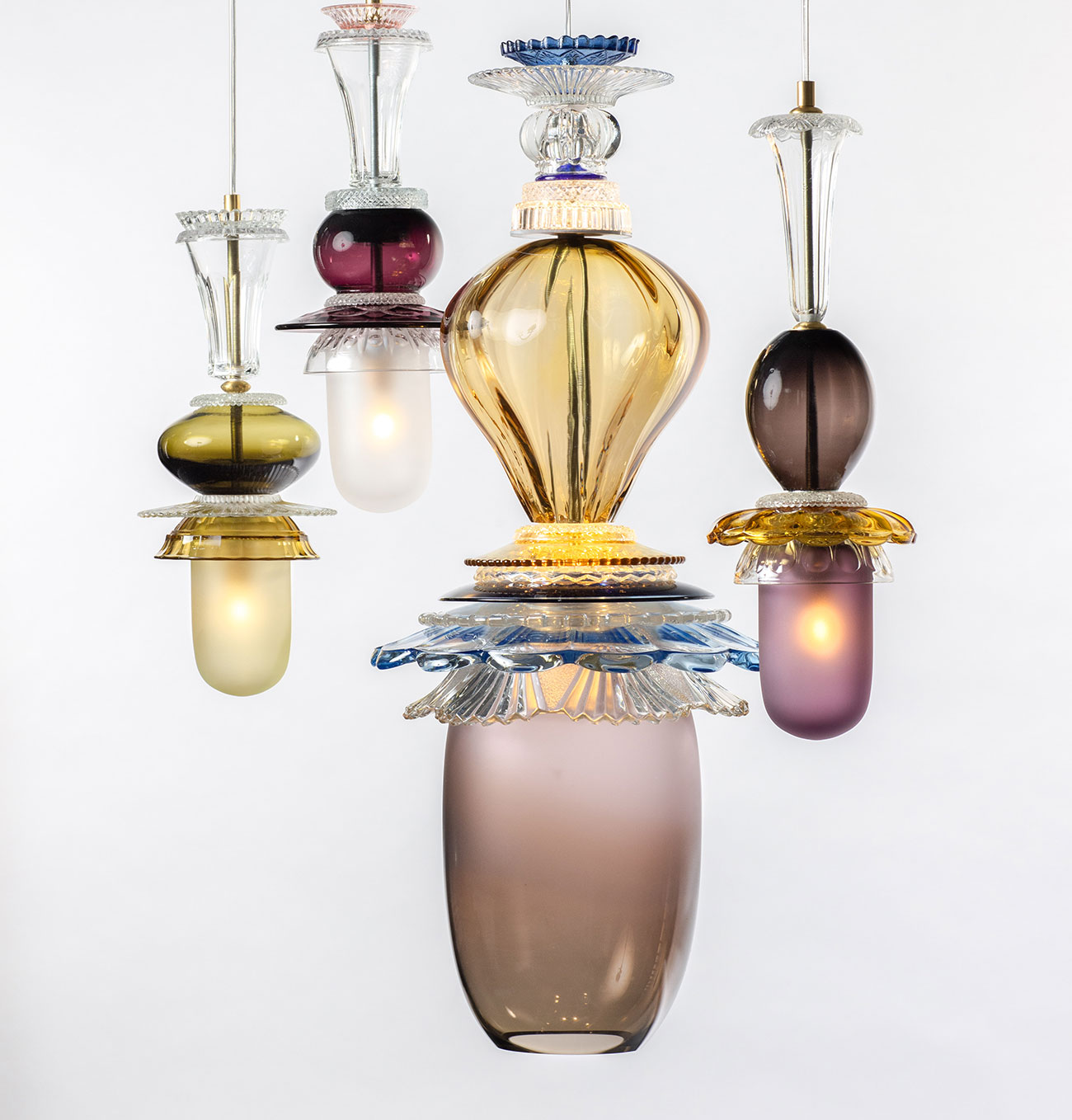 Roos Kalff aduce la lumina obiecte vechi din sticla