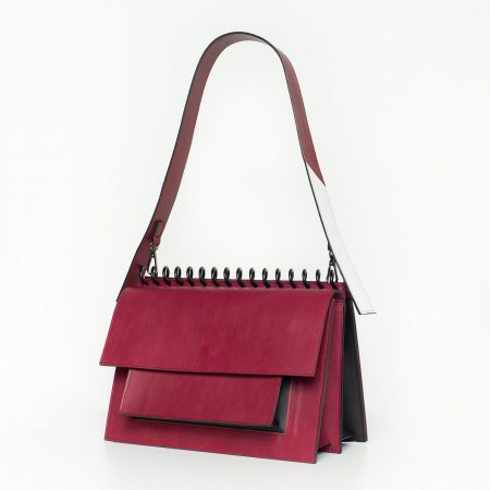 Ce Atribut defineste o geanta-caiet?