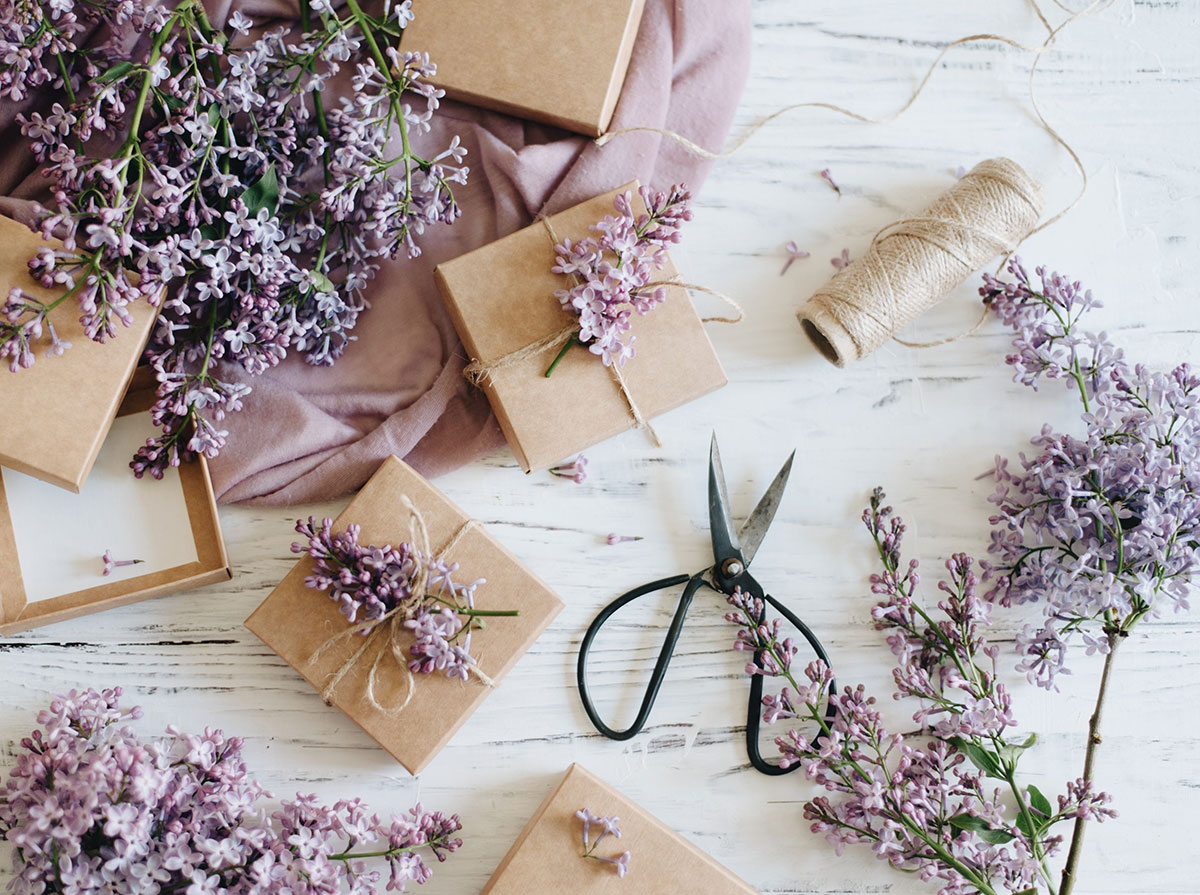 5 idei de cadouri pentru cineva care iubeste florile