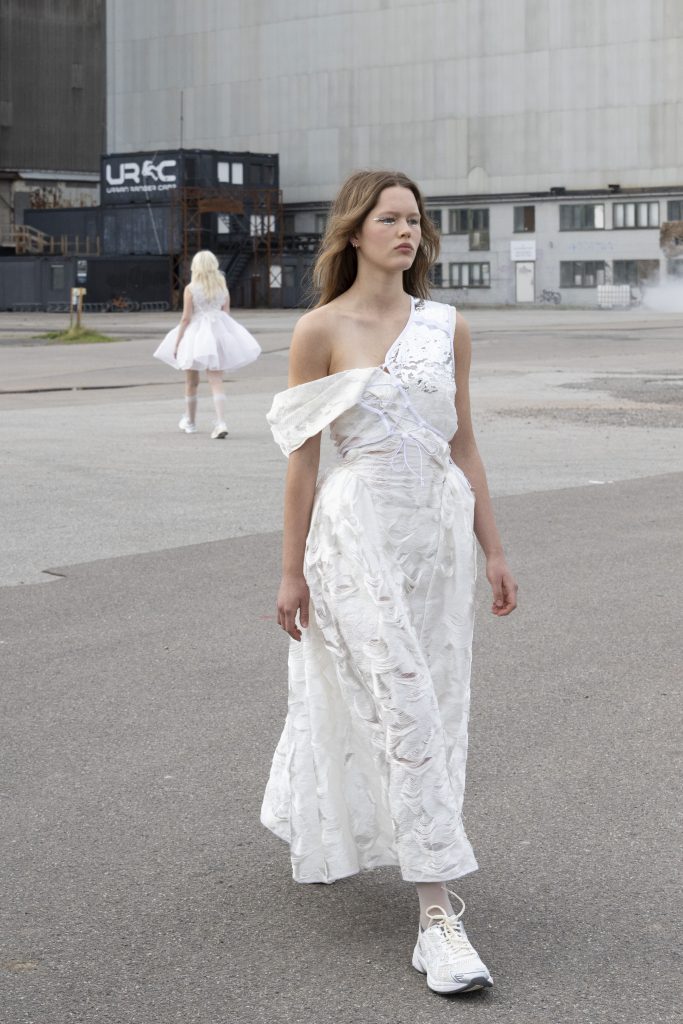 ANDR6459 - Nori si focuri de artificii: show-ul aniversar Cecilie Bahnsen