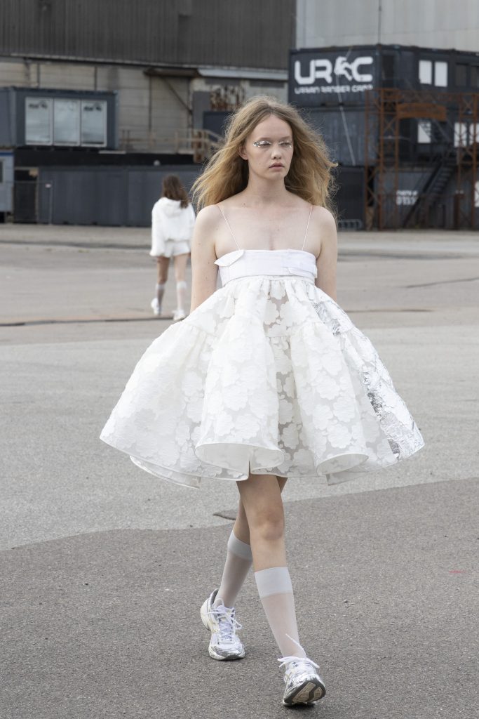 ANDR6504 - Cecilie Bahnsen, 10 ani de poezie vestimentara