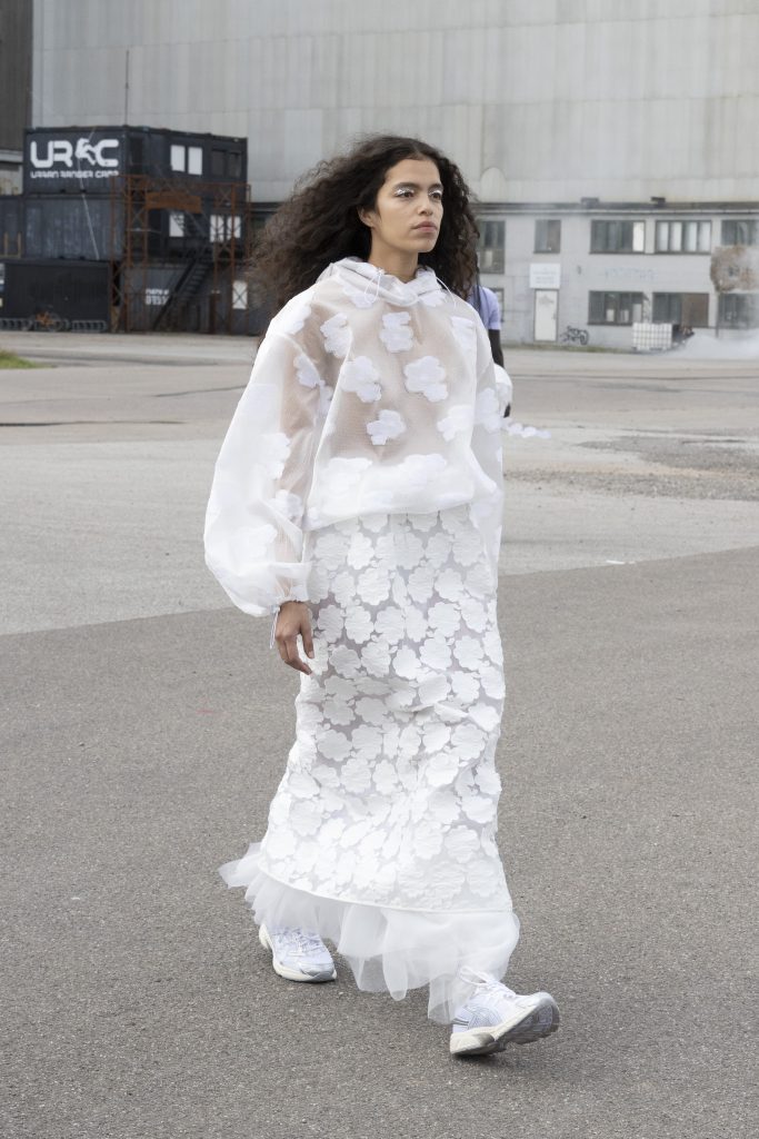 ANDR6524 - Cecilie Bahnsen, 10 ani de poezie vestimentara