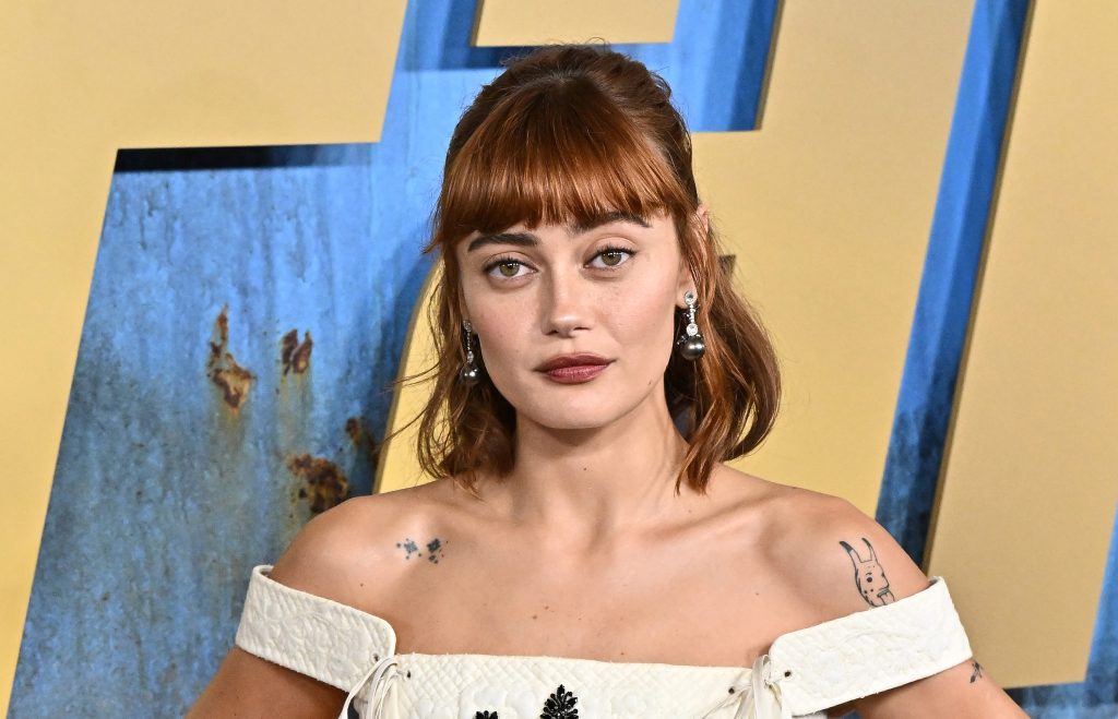 kitten eyeliner makeup Ella Purnell - Kitten Eyeliner Makeup