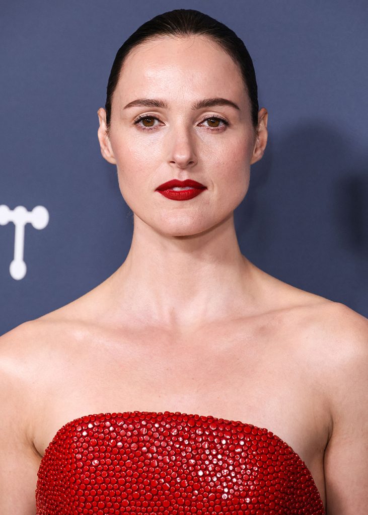 kitten eyeliner makeup renate reinsve - Kitten Eyeliner Makeup