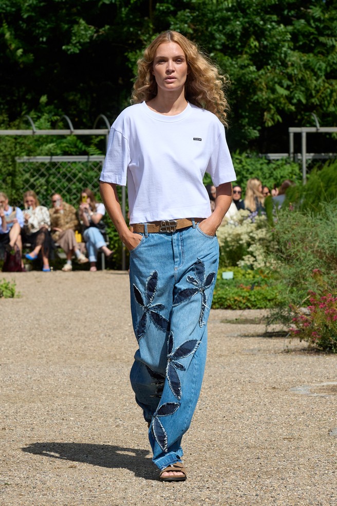 SS26 Copenhagen Fashion Week Munthe Runway 2x3 James Cochrane 1 copy - Designeri scandinavi pe care trebuie sa ii stii