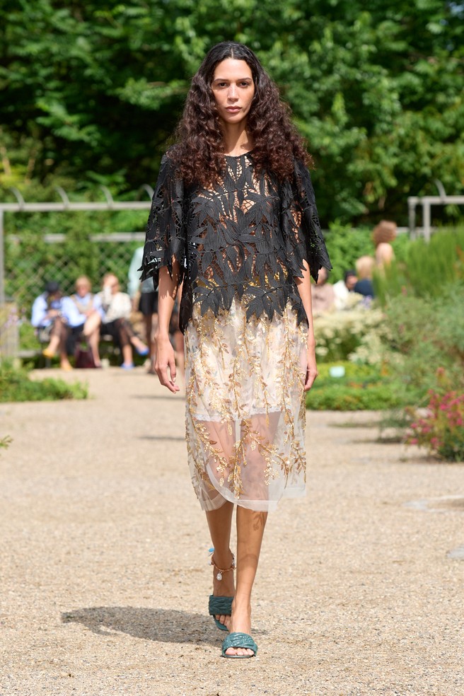 SS26 Copenhagen Fashion Week Munthe Runway 2x3 James Cochrane 44 copy - Designeri scandinavi pe care trebuie sa ii stii