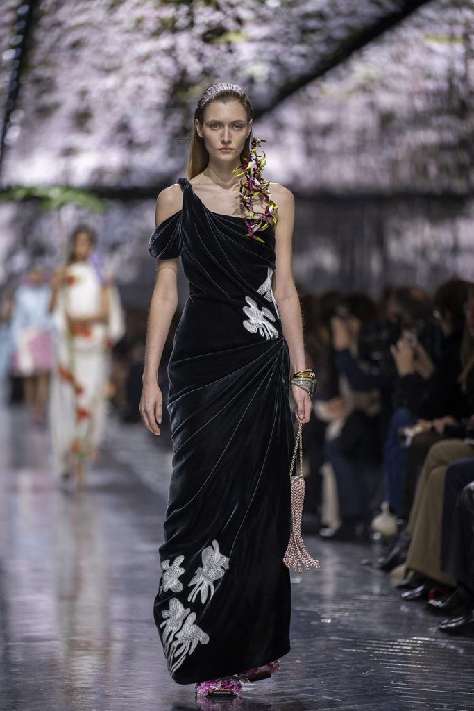 De pe catwalk pe covorul rosu 7 rochii din colectiile haute couture pentru primavara vara 2026 Dior - De pe catwalk pe covorul rosu. 7 rochii din colectiile haute couture pentru primavara-vara 2026.