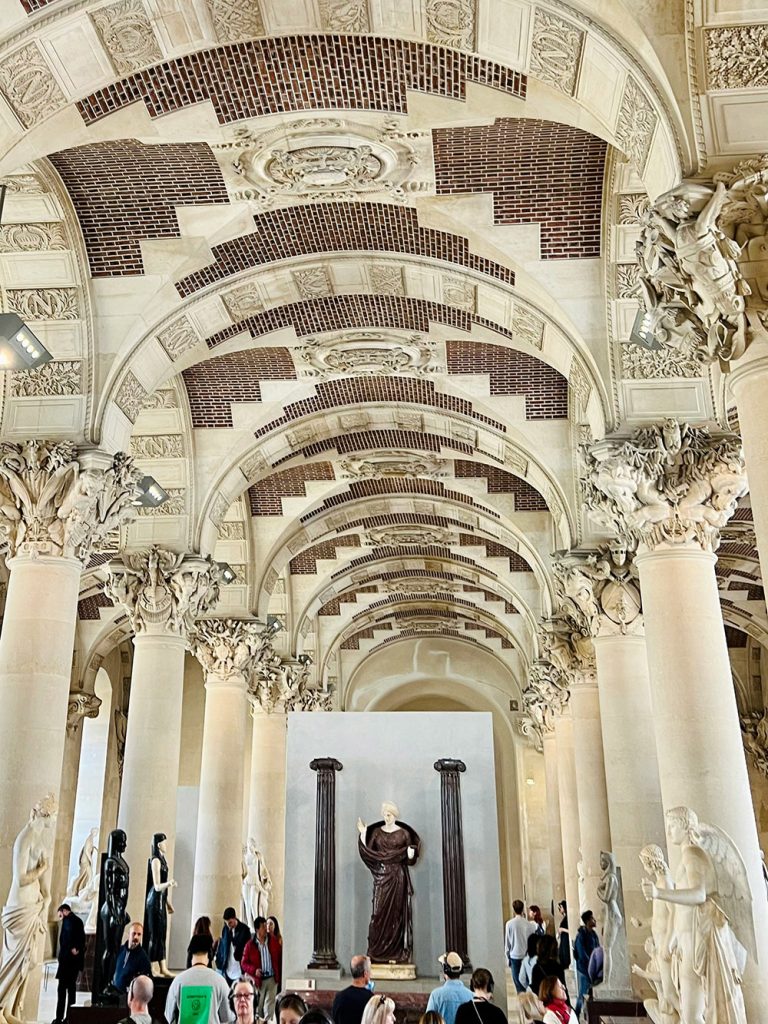 Istoria modei din antichitate pana in prezent Stephanie Klepacki Unsplash - Istoria modei din Antichitate pana in prezent