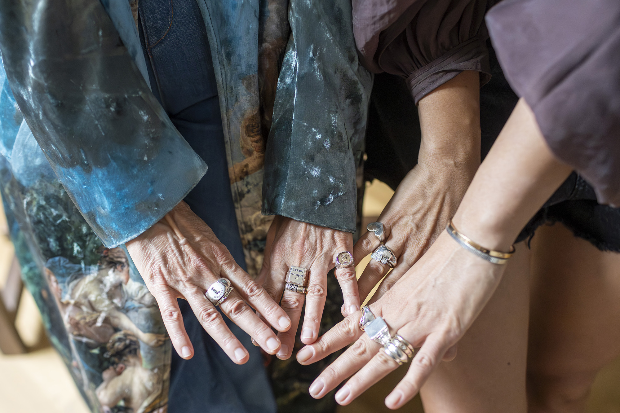 Madeleine Artisan Jeweler X Noemi Meilman La Victoire La Liberation Foto Andreea Macri - Inelele de divort & inelele pentru toate victoriile personale