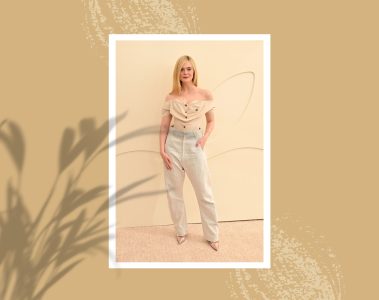 Pantaloni lejeri drepti sau barrel un top interesant si pantofi cu varf ascutit Elle Fanning 1 - Cool & Chic: Pantaloni lejeri, drepti sau barrel, un top interesant si pantofi cu varf ascutit