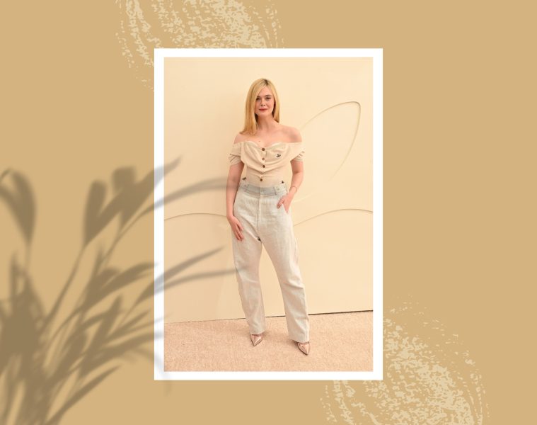 Pantaloni lejeri drepti sau barrel un top interesant si pantofi cu varf ascutit Elle Fanning 1 - Cool & Chic: Pantaloni lejeri, drepti sau barrel, un top interesant si pantofi cu varf ascutit