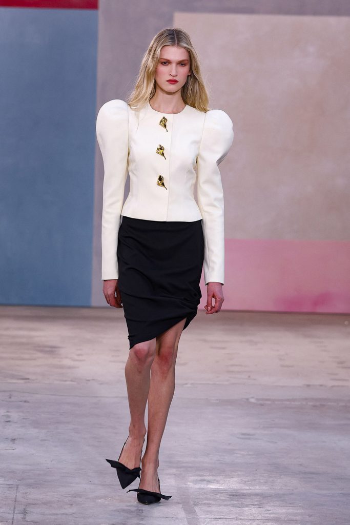 carolina herrera toamna iarna 2026 o celebrare a femeilor in arta 4 1 - Colectia Carolina Herrera toamna-iarna 2026. O celebrare a femeilor din lumea artei.