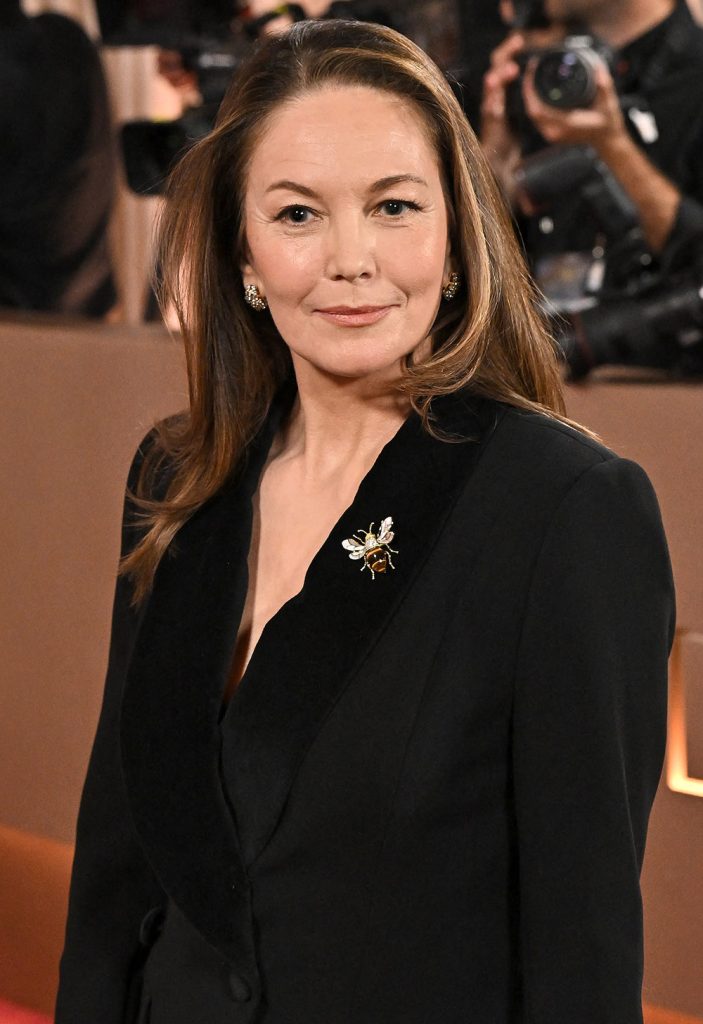 hot trend brosa la reverul sacoului 5 - O brosa prinsa pe reverul sacoului