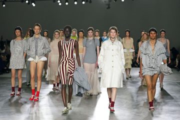 sneakerina pantofi hibrid intre sneakers si balerini Dries Van Noten 01 - Sneakerina. Un mix reusit intre pantofi sport & balerini.