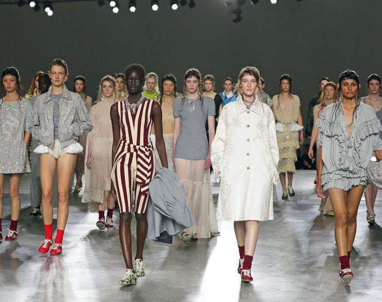 sneakerina pantofi hibrid intre sneakers si balerini Dries Van Noten 01 - Sneakerina. Un mix reusit intre pantofi sport & balerini.