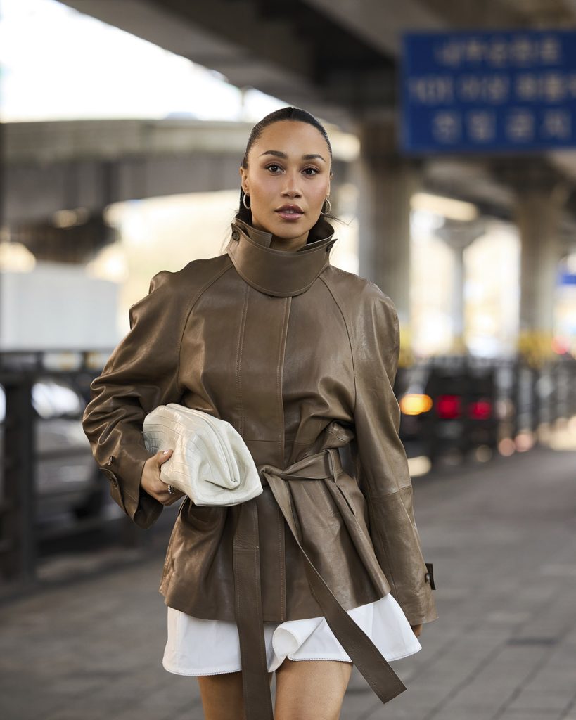 COS SS26 ARRIVALS EVA GUTOWSKI - Show-ul COS SS 2026 de la Seul, inspiratie de pe podium si din public