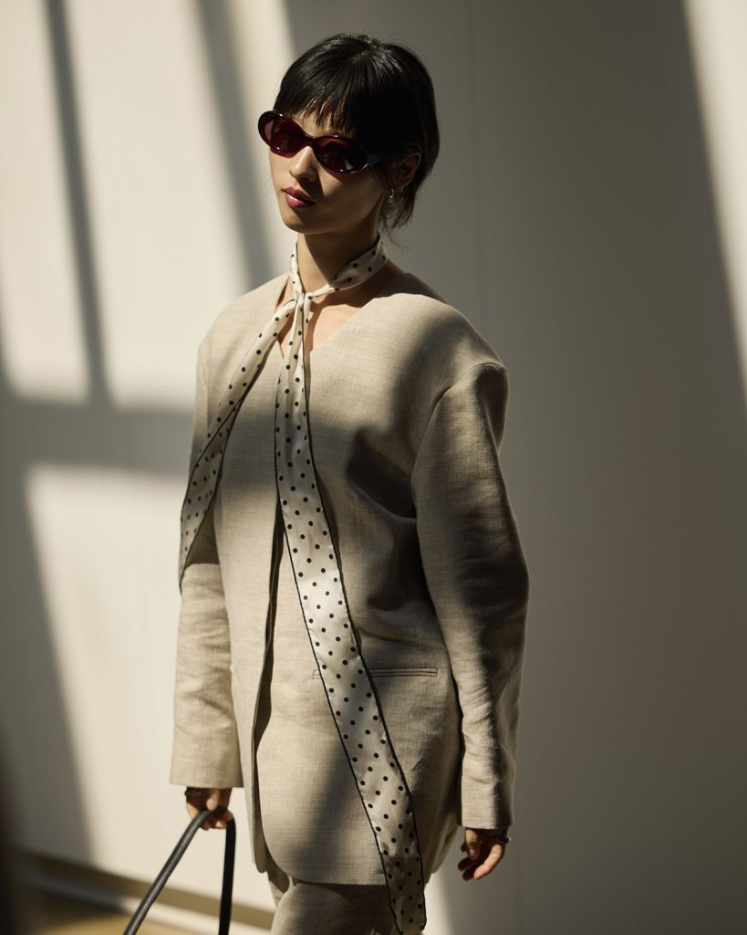 COS SS26 ARRIVALS SABRINA LAN - Show-ul COS SS 2026 de la Seul, inspiratie de pe podium si din public