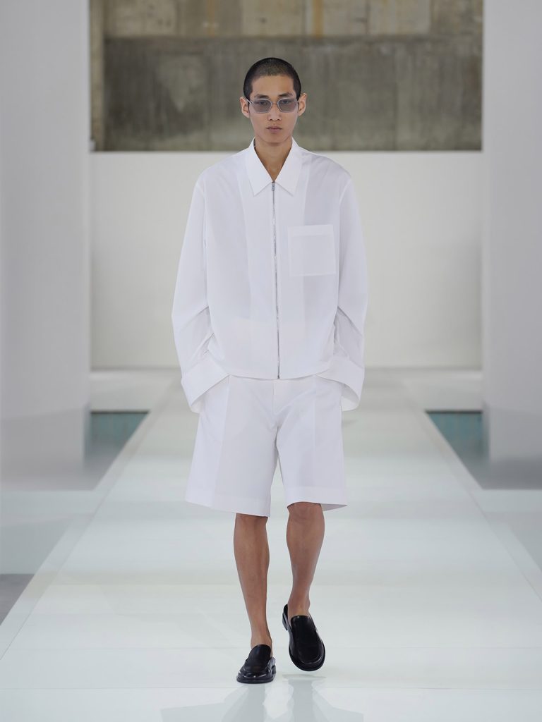 COS SS26 LOOK 04 - Show-ul COS SS 2026 de la Seul, inspiratie de pe podium si din public