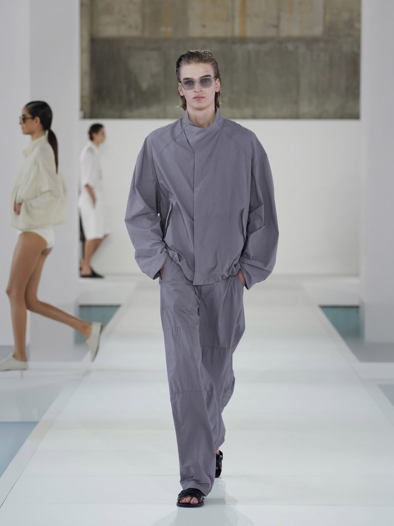 COS SS26 LOOK 13 - Show-ul COS SS 2026 de la Seul, inspiratie de pe podium si din public