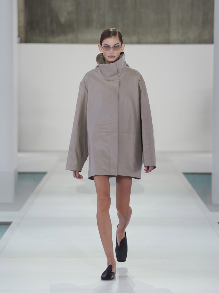 COS SS26 LOOK 22 - Show-ul COS SS 2026 de la Seul, inspiratie de pe podium si din public