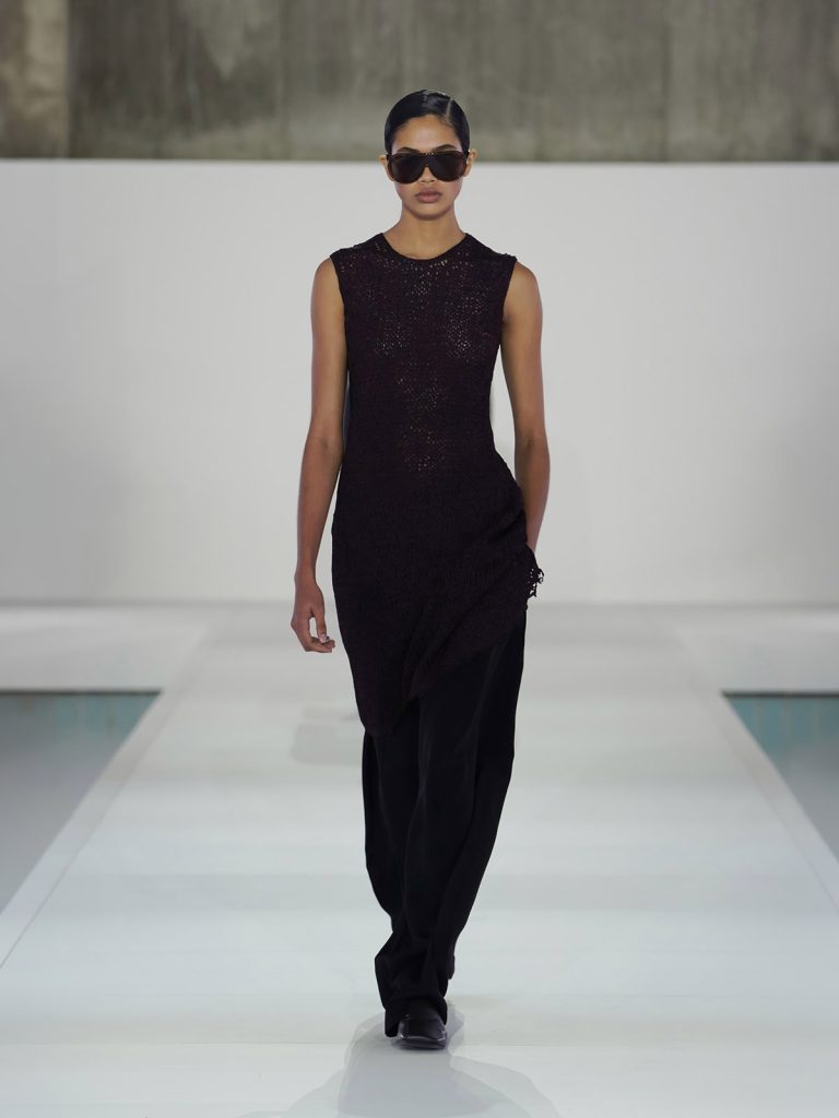 COS SS26 LOOK 26 - Show-ul COS SS 2026 de la Seul, inspiratie de pe podium si din public