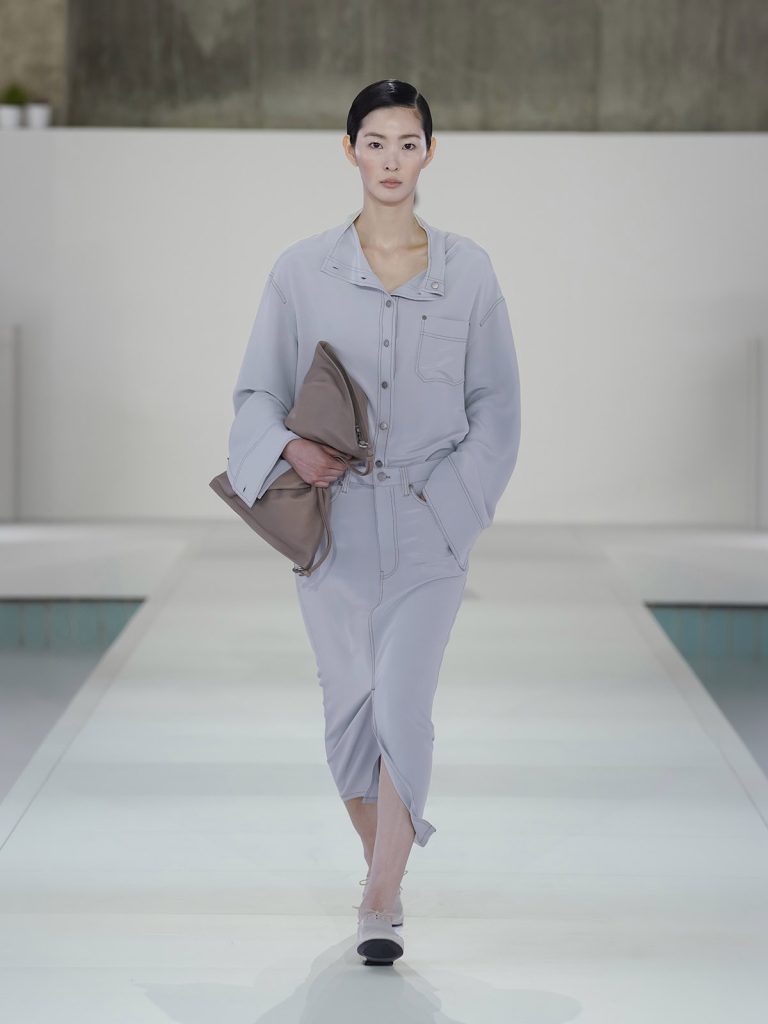 COS SS26 LOOK 28 - Show-ul COS SS 2026 de la Seul, inspiratie de pe podium si din public