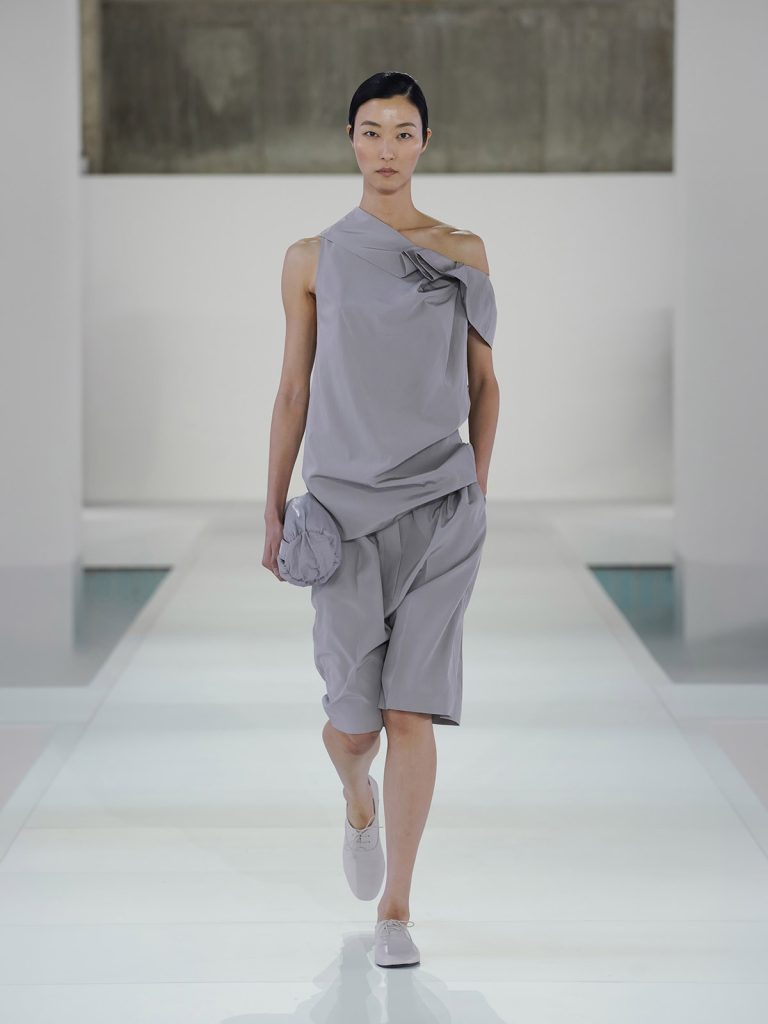 COS SS26 LOOK 30 - Show-ul COS SS 2026 de la Seul, inspiratie de pe podium si din public