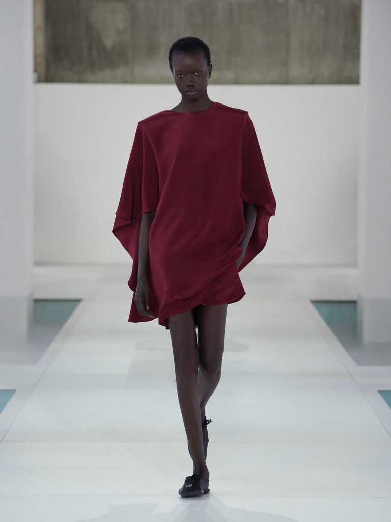 COS SS26 LOOK 34 - Show-ul COS SS 2026 de la Seul, inspiratie de pe podium si din public