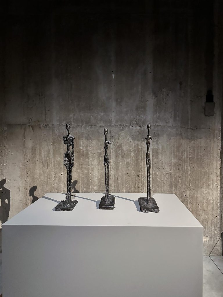 Expozitie Tate Modern Londra Aberto Giacometti 10 - Sculpturile lui Alberto Giacometti. Un contrast intre umbre tangibile si intangibile.