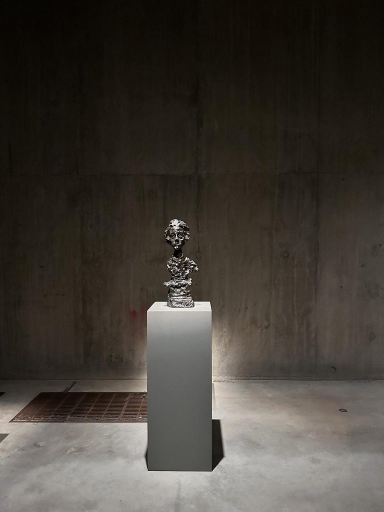 Expozitie Tate Modern Londra Aberto Giacometti 2 - Sculpturile lui Alberto Giacometti. Un contrast intre umbre tangibile si intangibile.