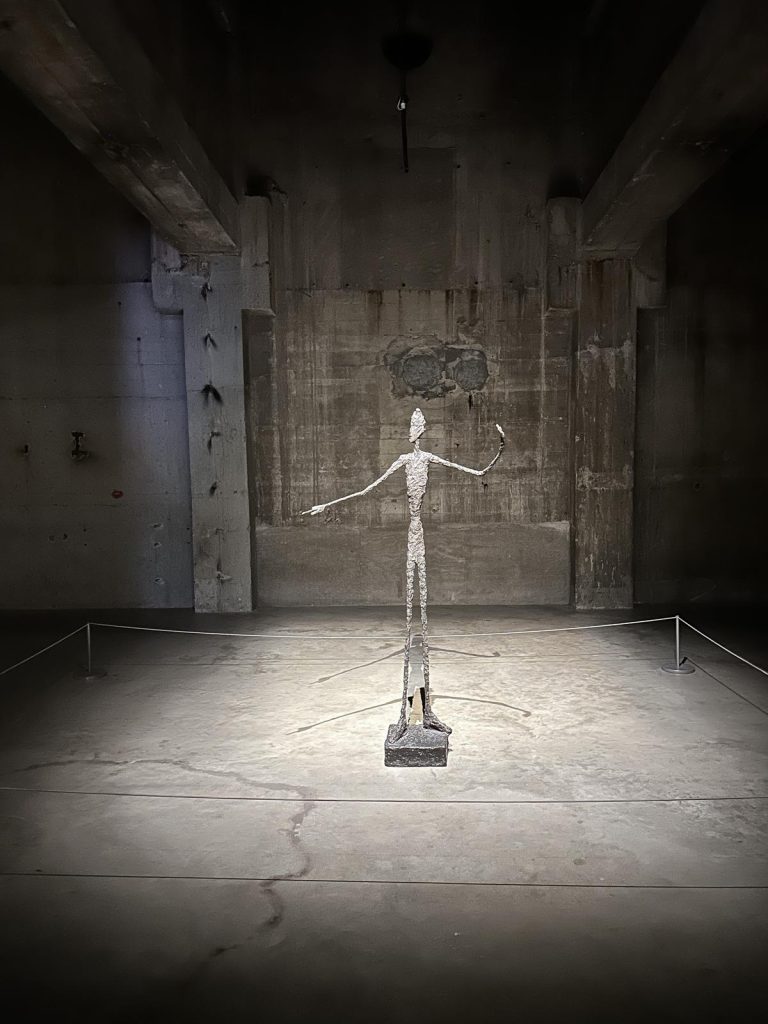 Expozitie Tate Modern Londra Aberto Giacometti 9 - Sculpturile lui Alberto Giacometti. Un contrast intre umbre tangibile si intangibile.