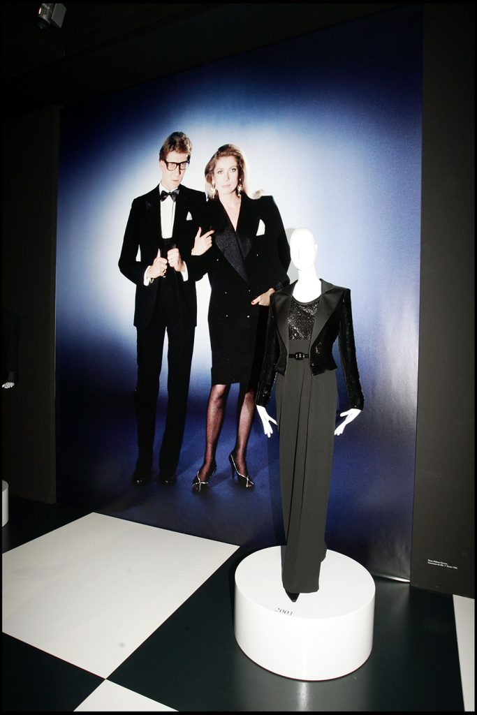 Moda anilor 70 Yves Saint Laurent Le smoking - Moda anilor '70 – Istorie, caracteristici si designeri