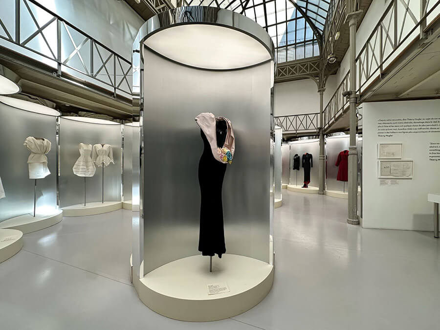 Moda anilor 80 Fondation Azzedine Alaia Azzedine Alaia Thierry Mugler Foto Andreea Macri 15 - Moda anilor '80 – Istorie, caracteristici si designeri