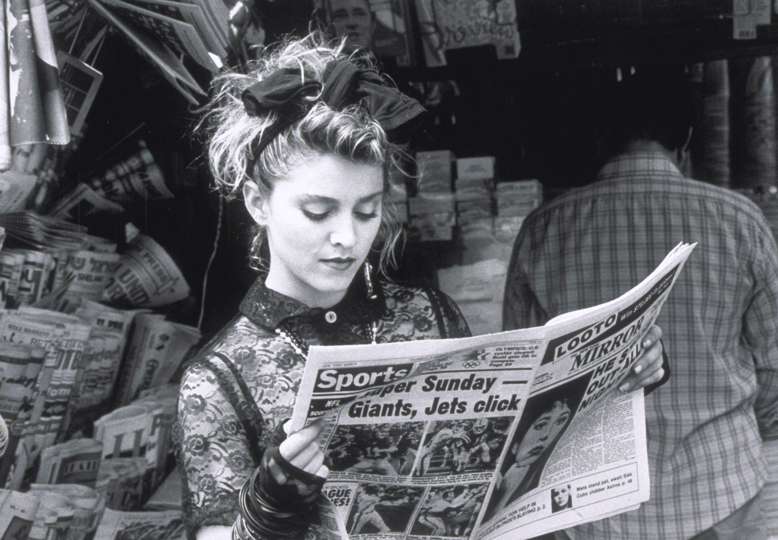 Moda anilor 80 Madonna Desperately Seeking Susan 1985 01 scaled - Moda anilor '80 – Istorie, caracteristici si designeri