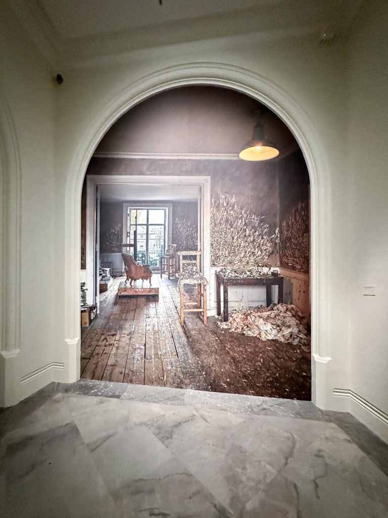 Cadru din expozitia Lucian Freud