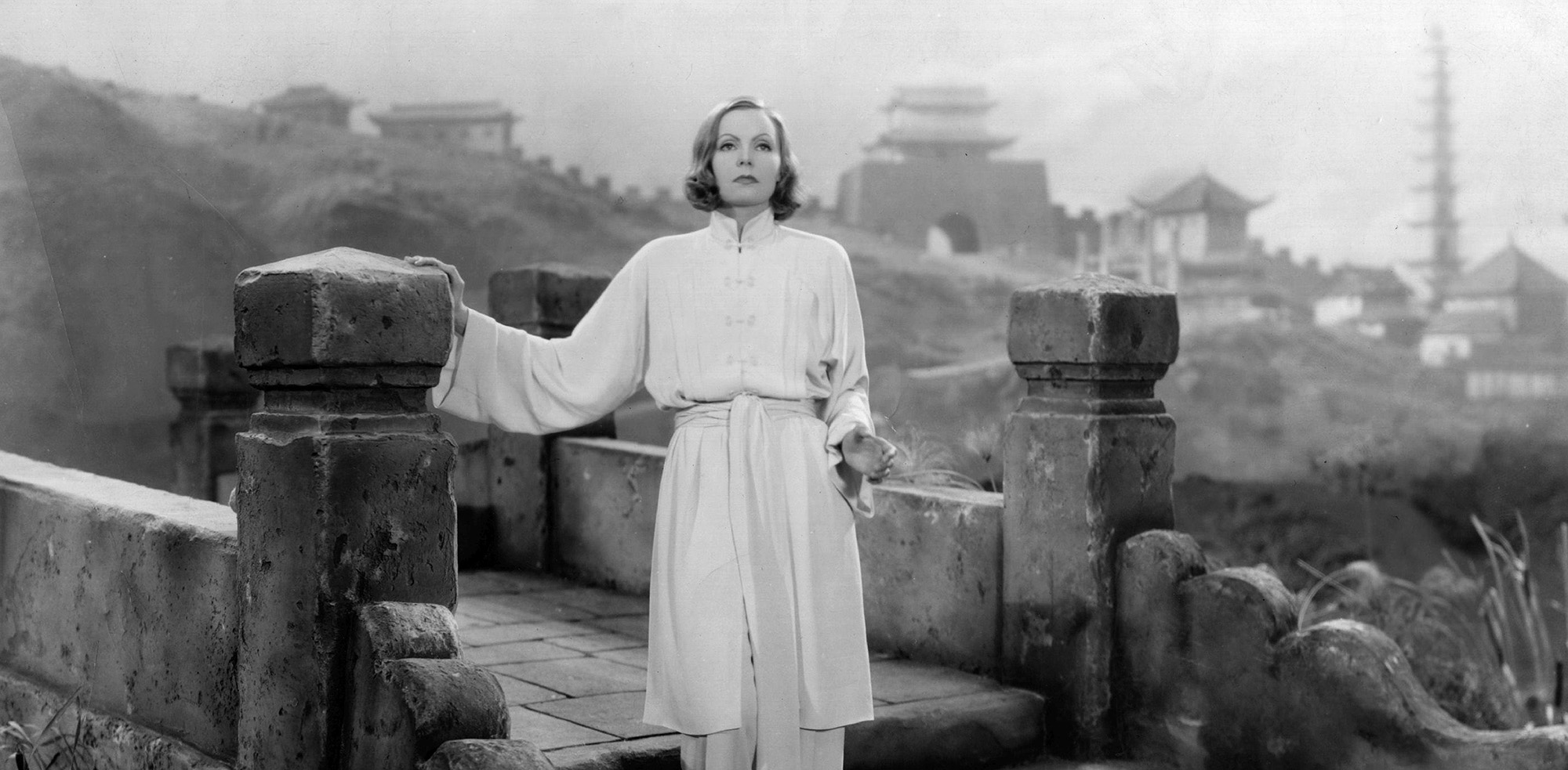 moda anilor 30 greta garbo The Painted Veil Richard Boleslawski 1934 0001 - Moda anilor '30 – Istorie, caracteristici si designeri