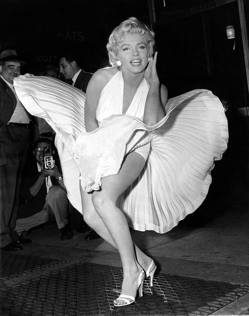 moda anilor 50 marilyn monroe style icon 2 - Moda anilor '50 – Istorie, caracteristici si designeri