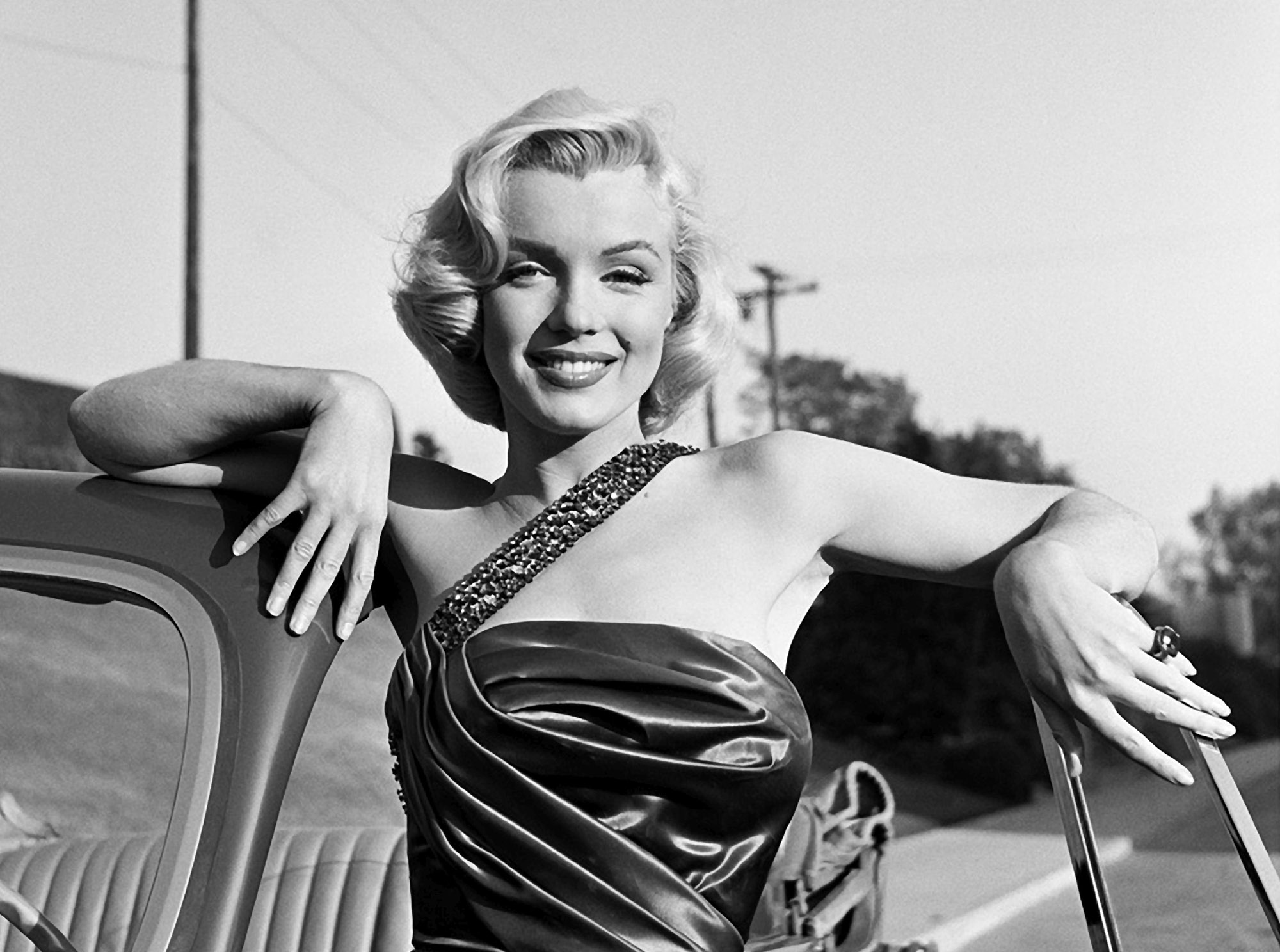 moda anilor 50 marilyn monroe style icon - Moda anilor '50 – Istorie, caracteristici si designeri