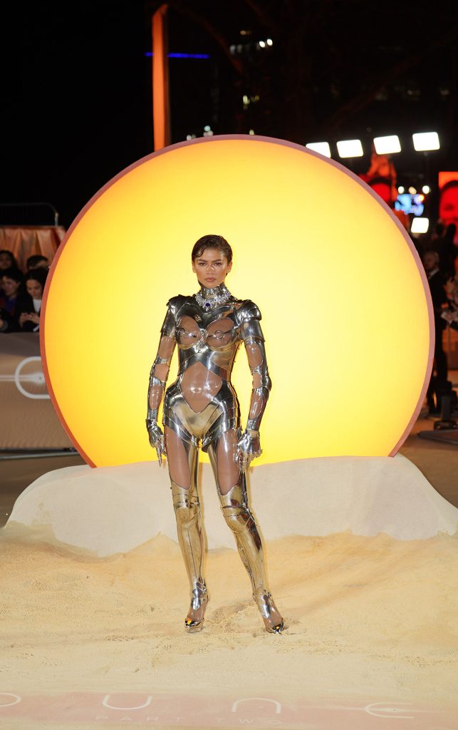 fashion icon zendaya si stilul ei vestimentar mugler - Zendaya & stilul ei vestimentar, croit in jurul ei si al personajelor pe care le interpreteaza