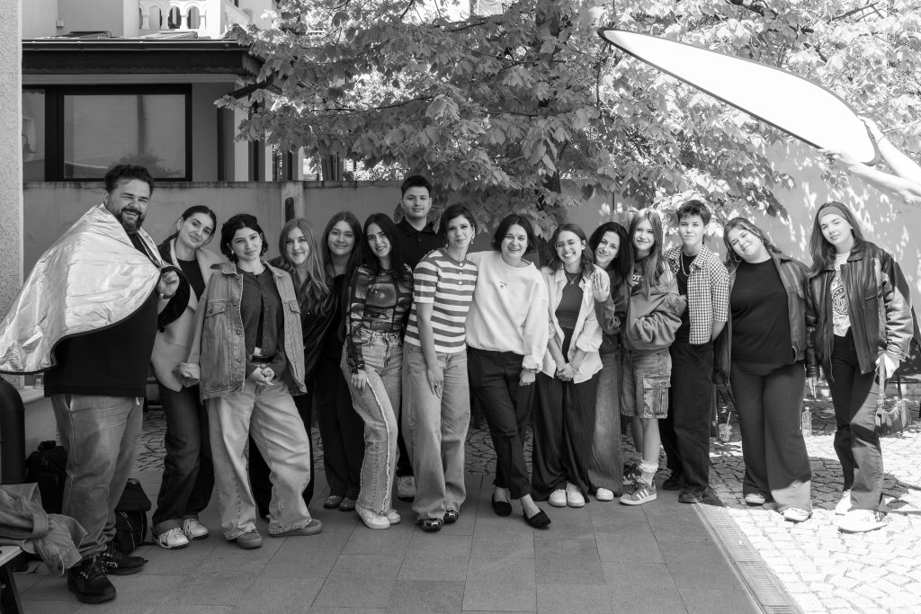 MACR9166 - The kids are all right