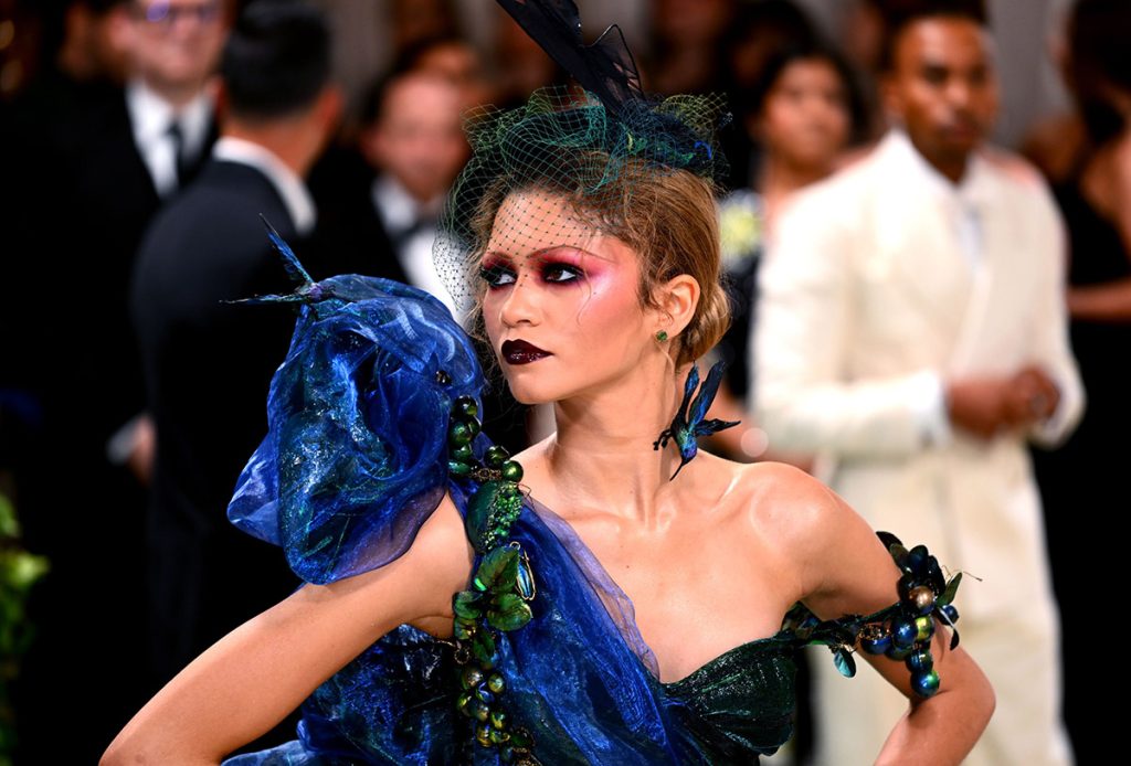 Palarii si alte accesorii memorabile de purtat pe cap vazute la Met Gala de a lungul anilor 12 - Palarii & alte accesorii memorabile, vazute la Met Gala de-a lungul timpului