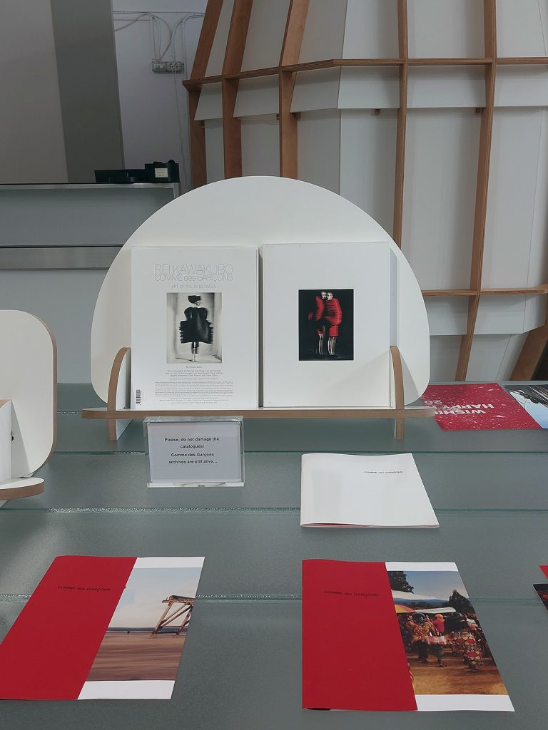expozitia dan perjovschi si comme des garcons de la entrance store bucharest design festival 10 - Dan Perjovschi x Comme des Garcons. A Story About A Collaboration.
