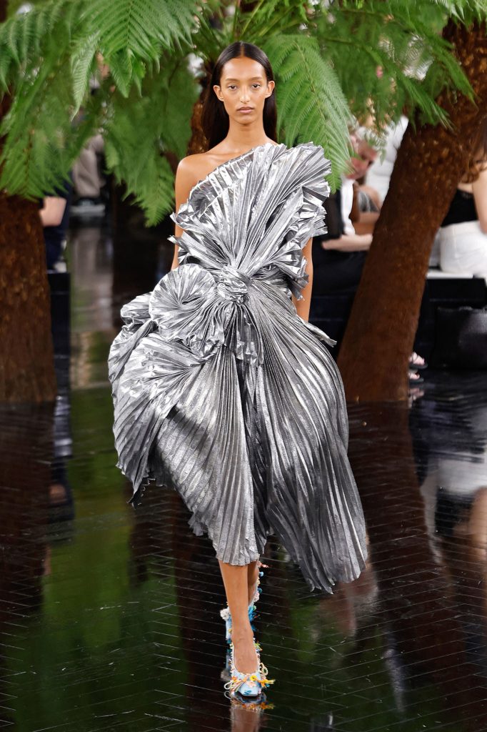10 rochii haute couture pentru toamna iarna 2026 De pe catwalk pe covorul rosu Christian Dior 1 - 10 rochii haute couture toamna-iarna 2026. De pe catwalk pe covorul rosu.